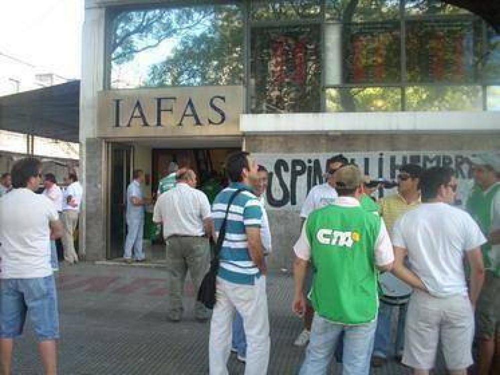 Empleados de casinos eval�an continuar el paro por lo menos hasta el pr�ximo viernes 