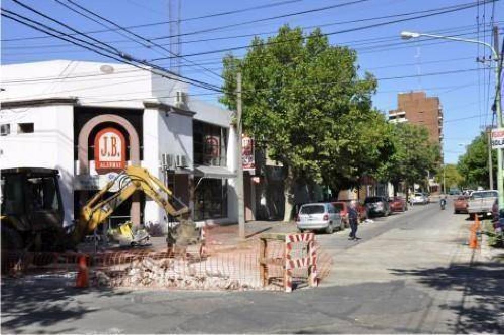 Segunda etapa en San Martn y Jean Jaures  Obras Pblicas del Municipio repara pavimento cntrico