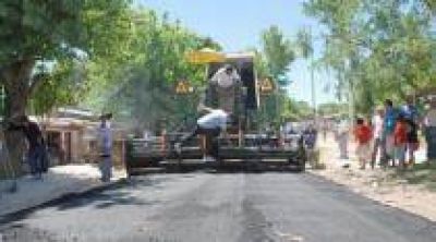Ezpeleta Cooperativa comenz� carpeta asf�ltica en villa Los �lamos