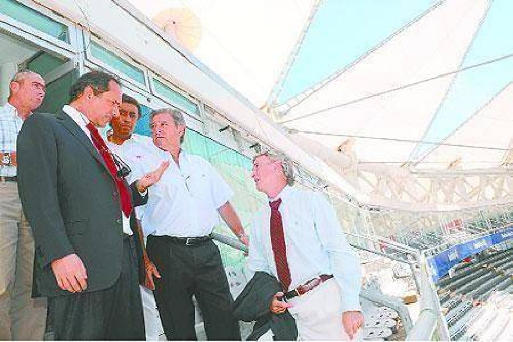 Fuerte movida pol�tica por la inauguraci�n del techo del Estadio Unico
