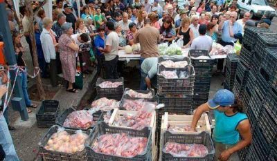 Fue un �xito la barata de frutas mendocinas
