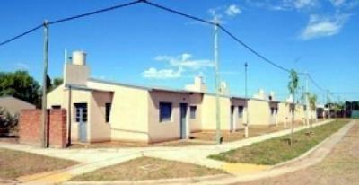 Nueva entrega de viviendas sociales a inundados de 2003