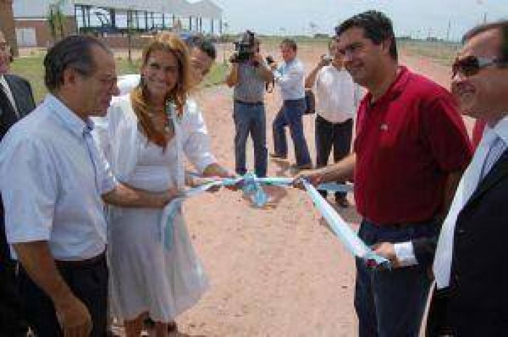 Con la ministra Giorgi se inaugur� la planta de pretensado en el parque industrial