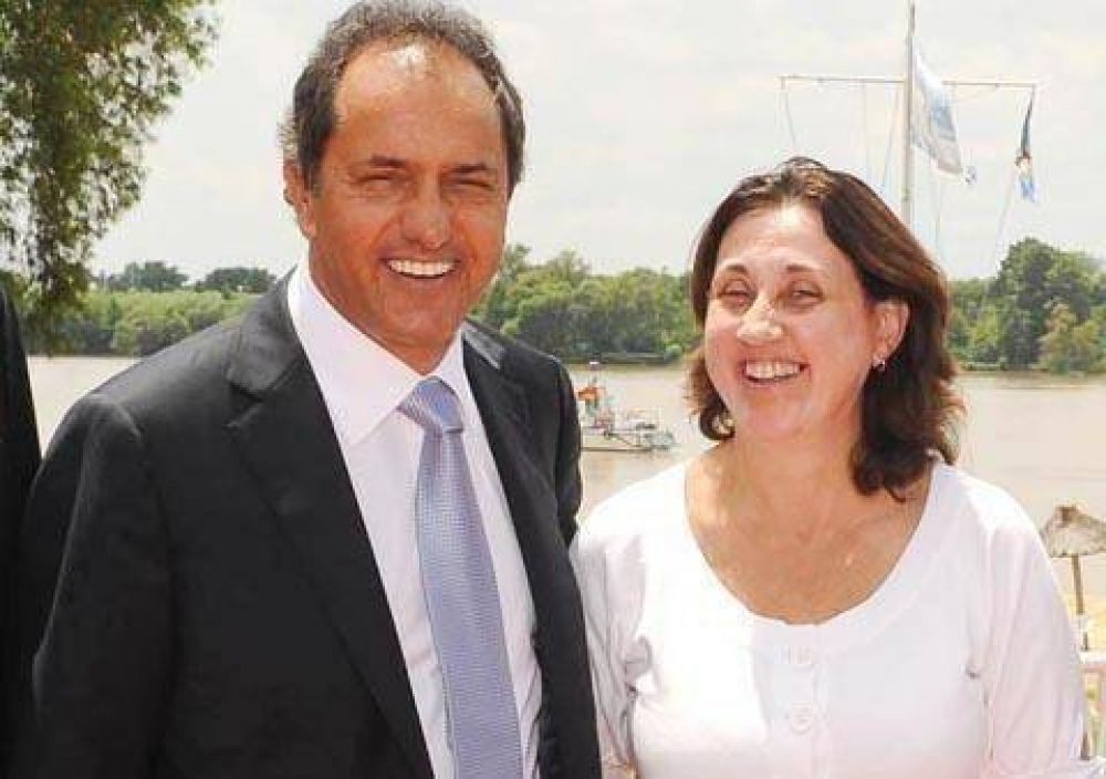 TAMBI�N ESTUVO EL INTENDENTE DE PILAR, SOCIO POL�TICO DE MOLINA DEL OPDS A pesar de las cr�ticas, Rosso volvi� a mostrarse junto a Scioli