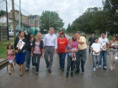 N�stor Juzwa: �Muchos son candidatos y no conocen los problemas de la gente�