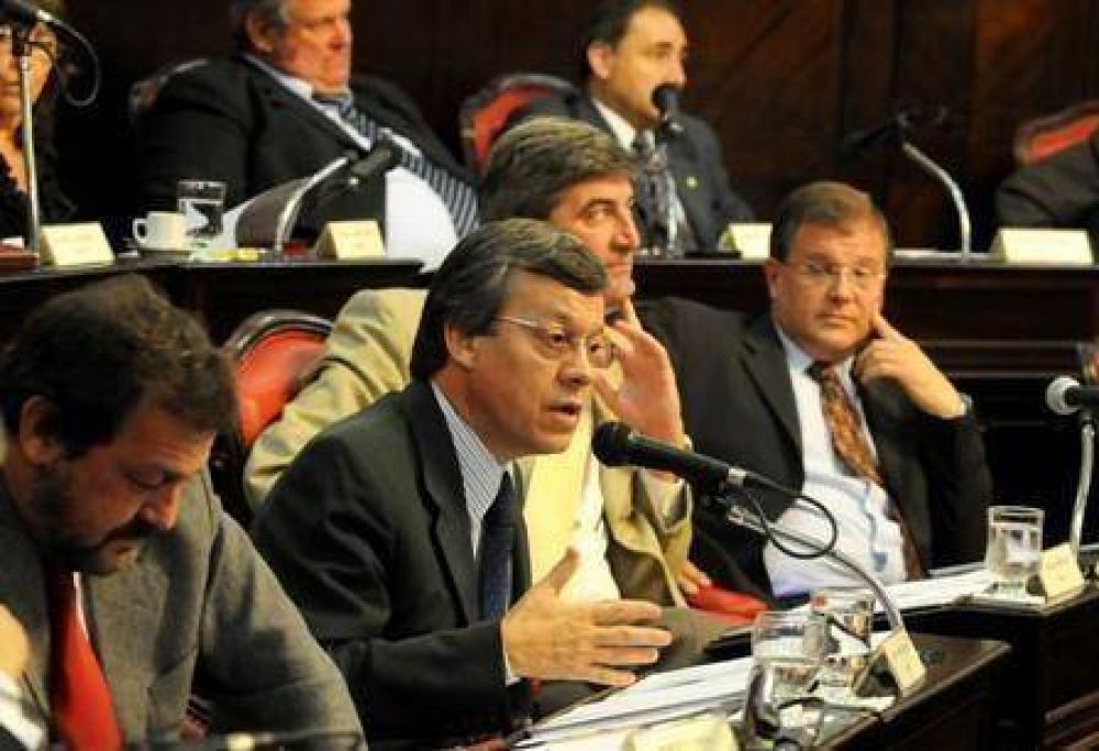 COSTA: �El oficialismo financia campa�as pol�ticas con dinero p�blico�