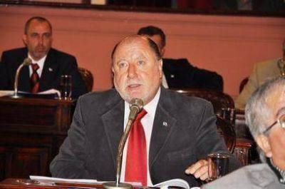 Busti lanza su candidatura a gobernador 