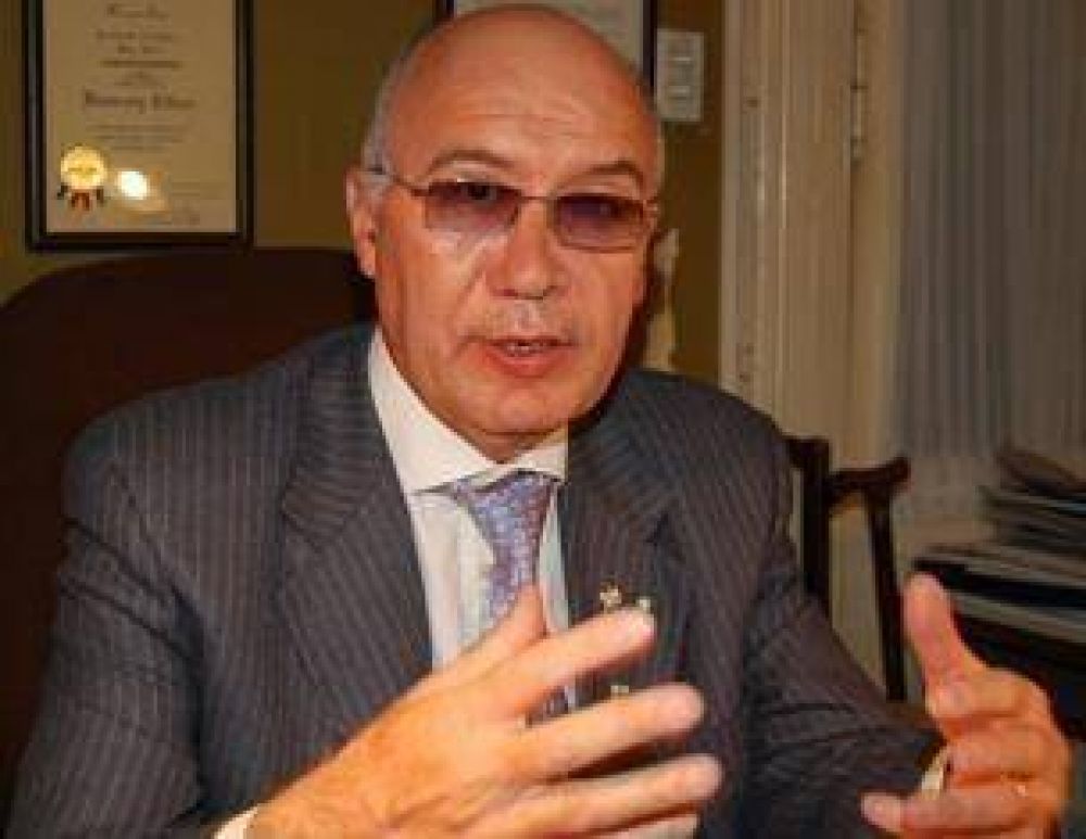 Anuncio Gorosito la construcci�n de una nueva plaza de la salud en el parque Francisco Emparanza (aguas corrientes) 