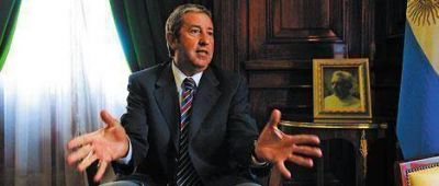 Cobos duda de postularse y dice que CFK deber�a �irse con los laureles�