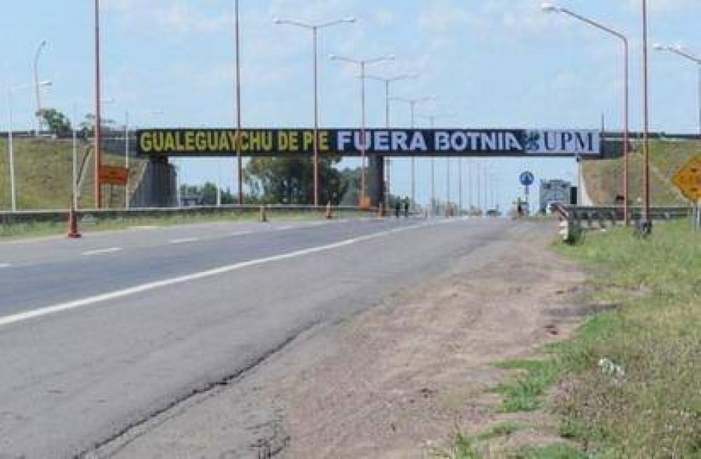 Nuevo cartel en la ruta alusivo a la lucha contra Botnia 
