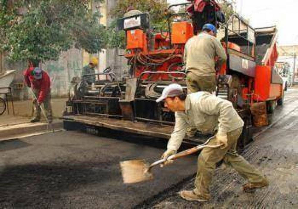 Bacheo: Mejoras en diversas arterias del distrito.