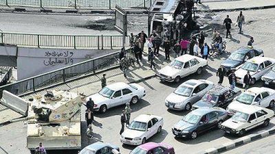 Un recorrido por El Cairo, un calvario entre tanques, retenes y civiles armados