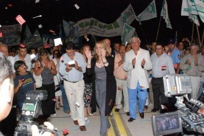 Cosqu�n rindi� tributo a Kirchner nombrando al puente principal 