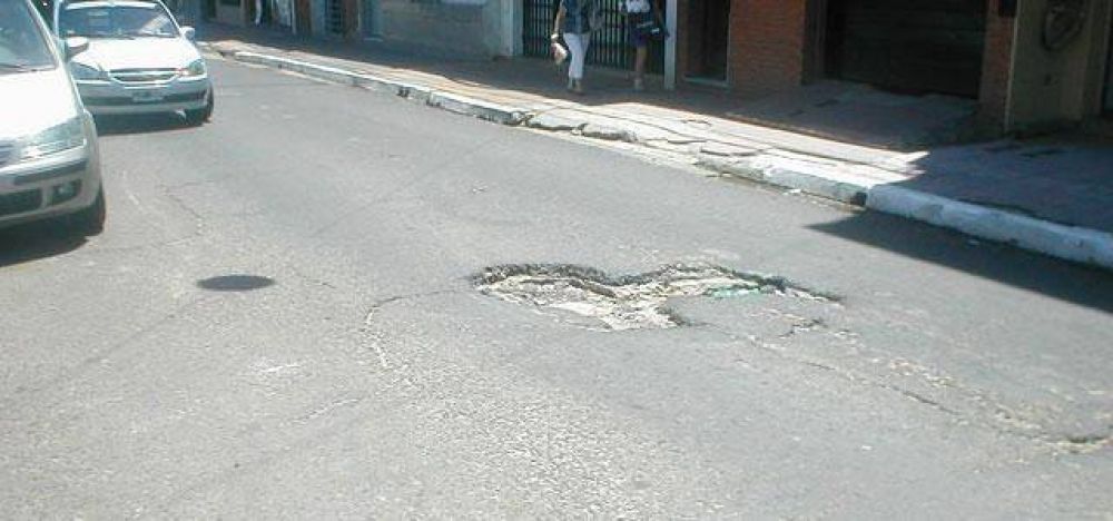 Baches: Otra cuenta pendiente de Camau