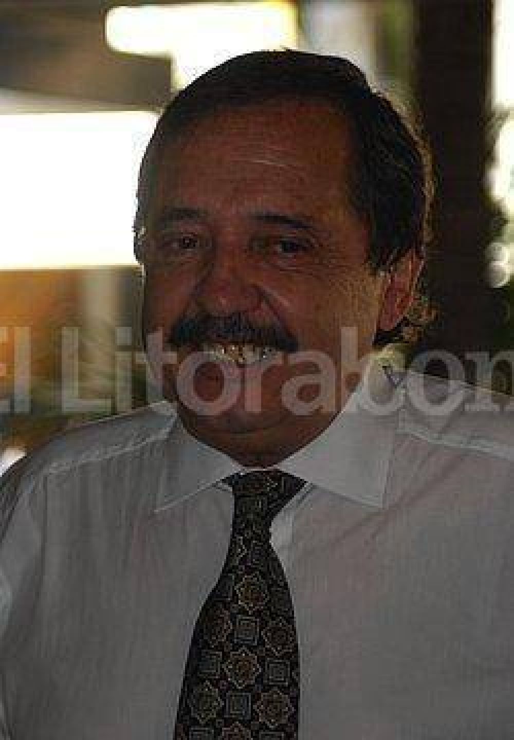 Alfons�n arranca en Santa Fe su campa�a por el interior del pa�s