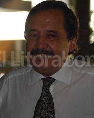 Alfons�n arranca en Santa Fe su campa�a por el interior del pa�s