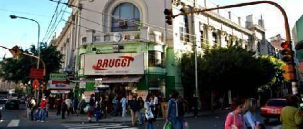 Macri desaloja la escuela "shopping"