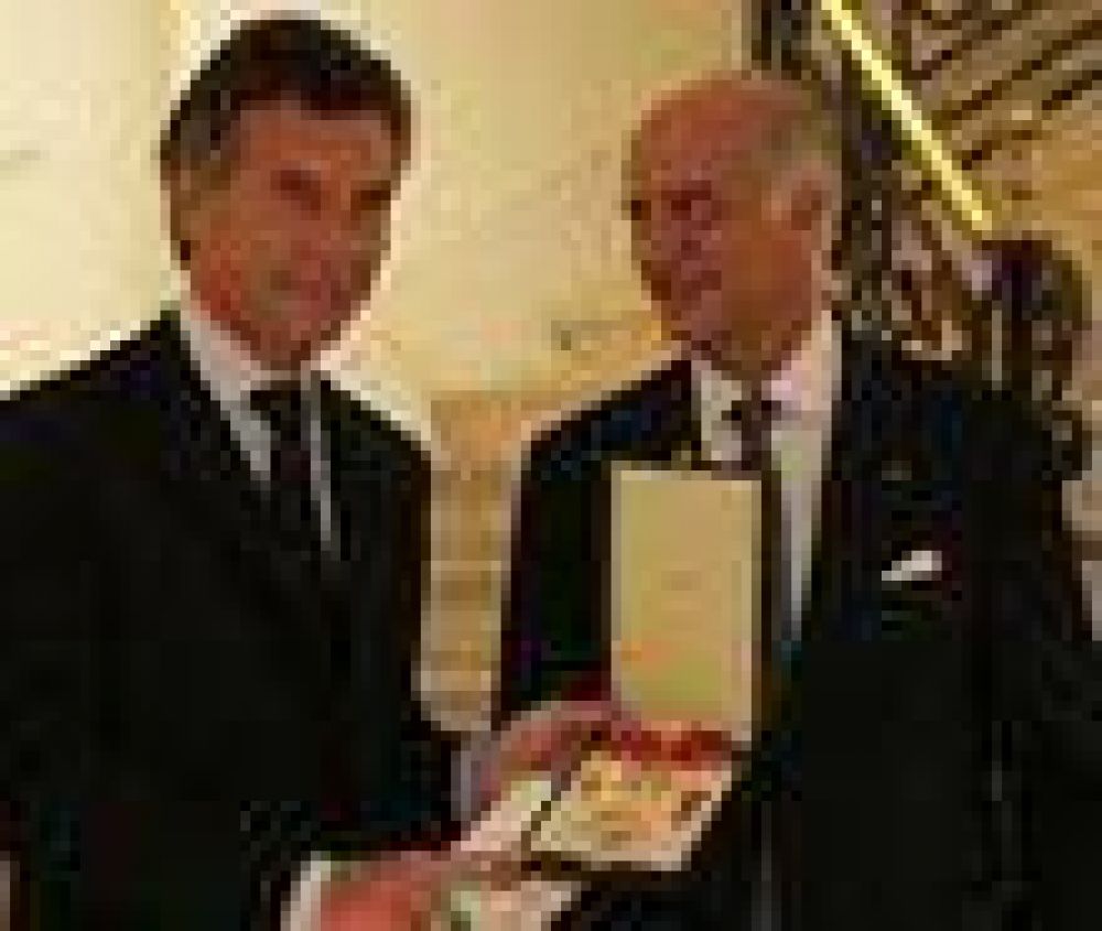 Recibi� la m�xima distinci�n de la Orden de la Stella della Solidariet� Italiana