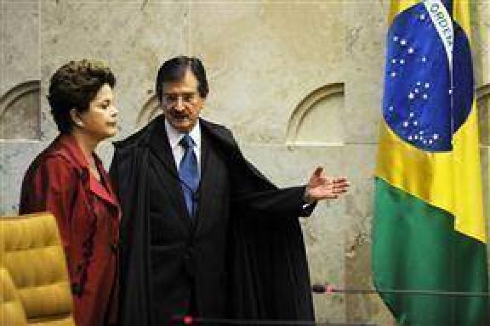 Con un estilo gerencial, Dilma se aleja de Lula