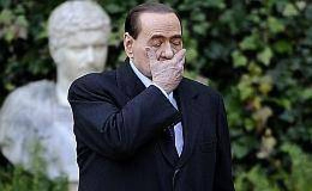 Nuevas pruebas complican a Berlusconi: descubren cuenta para pagar las j�venes