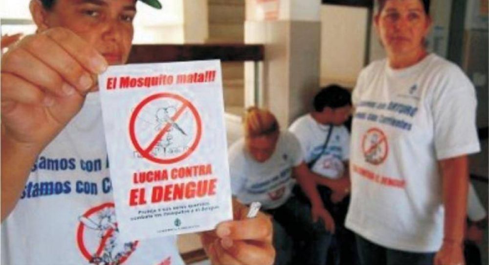 Informaci�n para prevenir el dengue, en la puerta de casa 