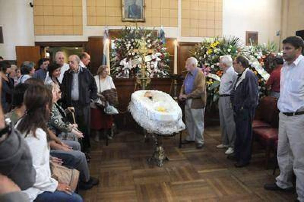 Emocionado adi�s al ex intendente Angel Roig