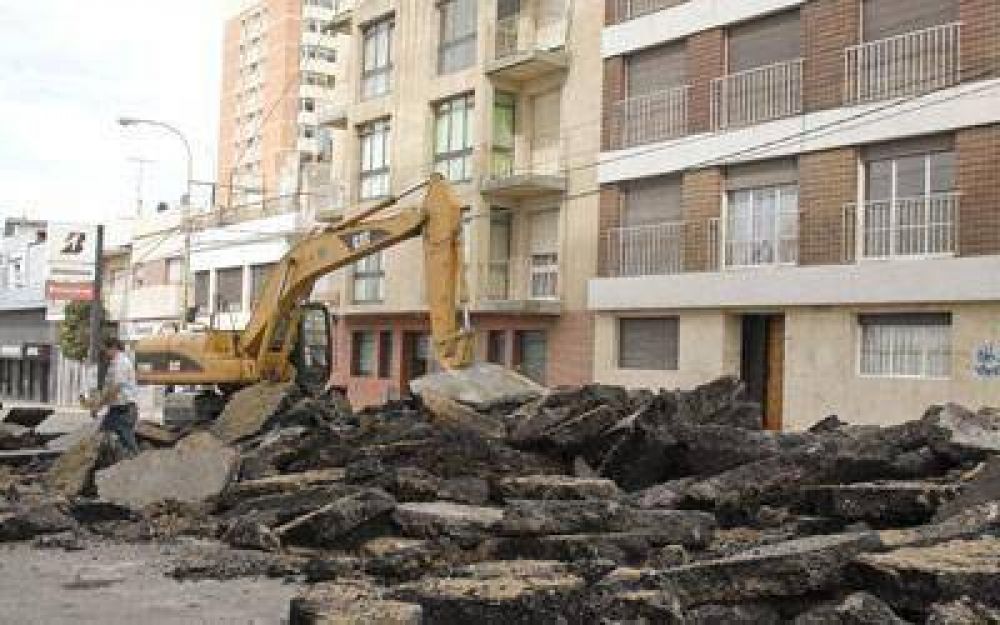�Buzzi ha convertido a Comodoro en la capital del bache�, afirm� Di Pierro