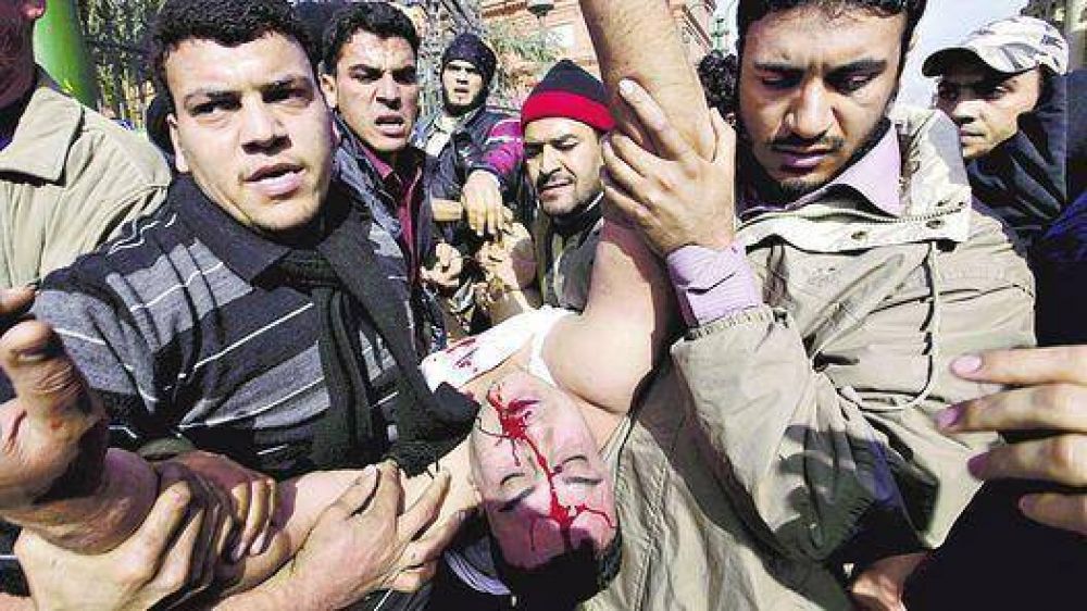 Mubarak no cede y afirma que, si se va, �el pa�s se hundir� en el caos�