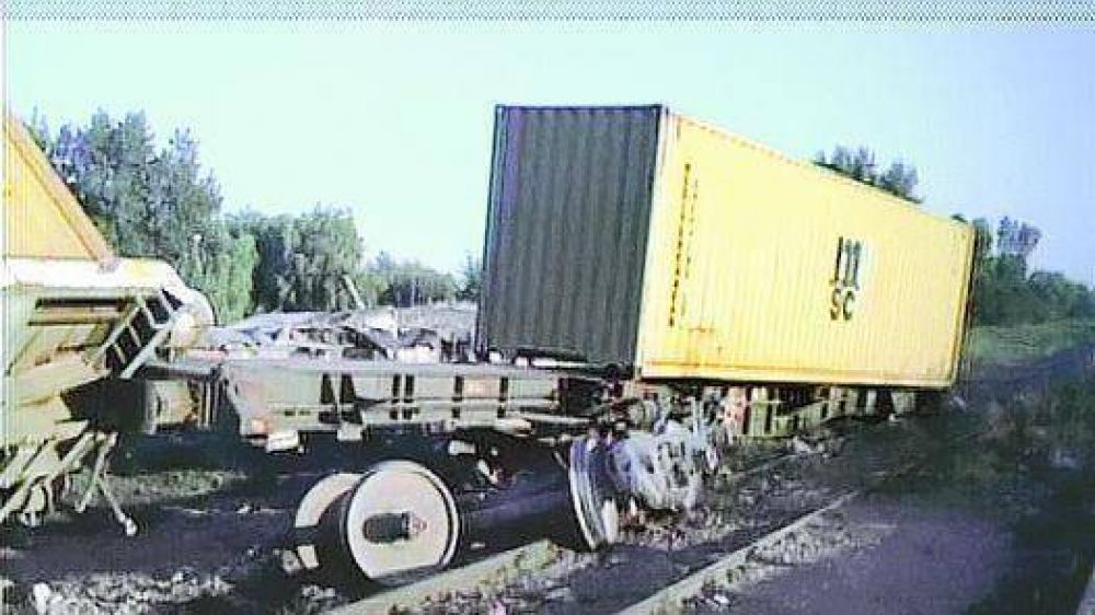 Hacen descarrilar un tren y la Polic�a reprime: 2 muertos