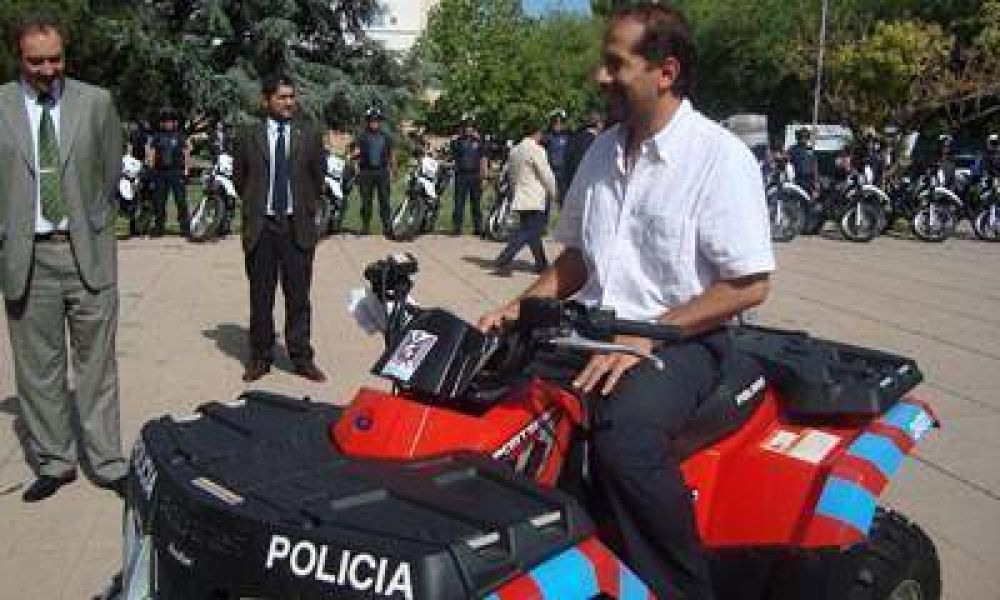 Las aventuras de Cazab�n, que sigue jugando a ser "gobernador"