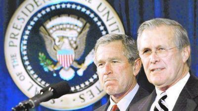 En un pol�mico libro de memorias, Rumsfeld compromete a Bush