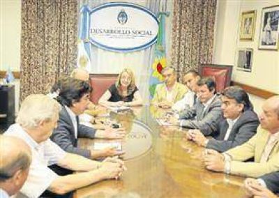 Crece la queja de intendentes por el plan electoral oficialista