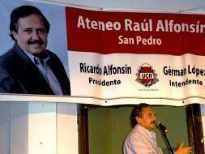 Alfons�n dijo que el kirchnerismo "es de centroderecha"