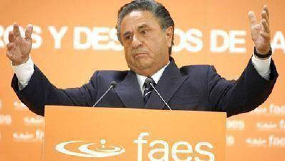 Duhalde vuelve a la ciudad y recibe el apoyo de Conseno 2011