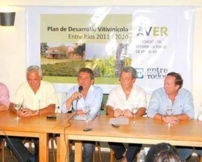 Urribarri quiere reactivar la vitivinicultura en la provincia