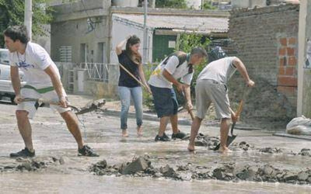 Un alud baj� del cerro en Laprida tras la rotura de un ca�o de agua