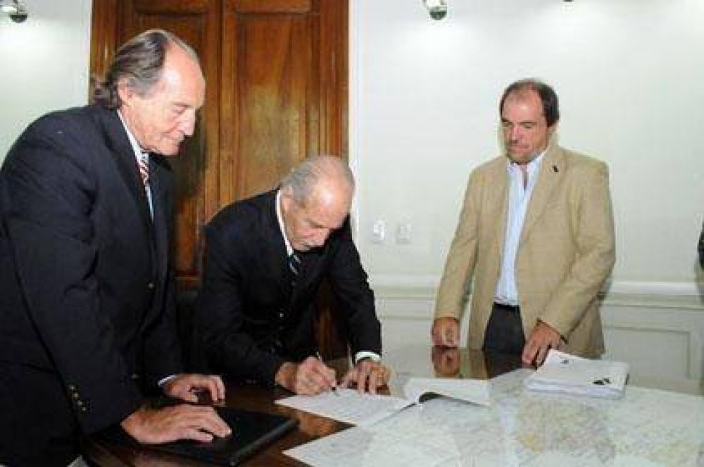 Se firm� el contrato para construir un nuevo centro de c�mputos en Santa Fe