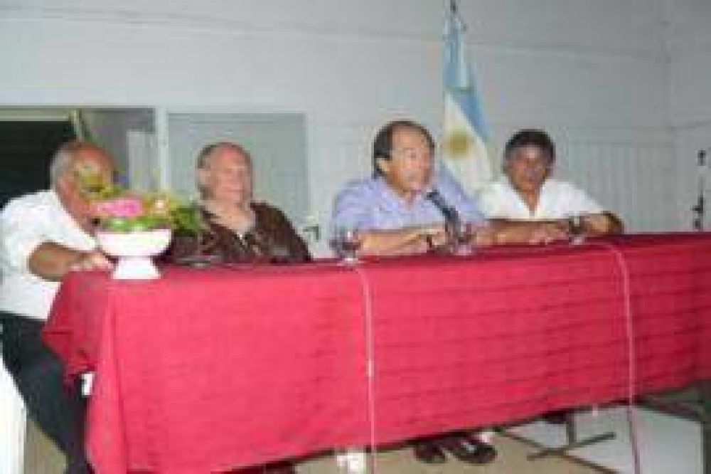 En compa��a de Ernesto S�nz, el concejal Claudio Figal confirm� su precandidatura