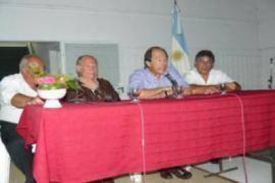 En compa��a de Ernesto S�nz, el concejal Claudio Figal confirm� su precandidatura