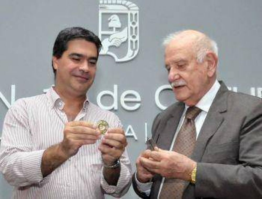 Capitanich recibi� la Medalla al M�rito Peronista 