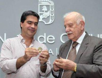 Capitanich recibi� la Medalla al M�rito Peronista 