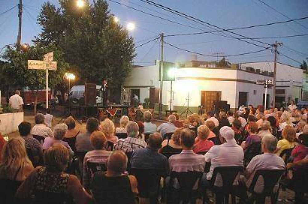 SAN MARTIN - M�S DE 400 PERSONAS PARTICIPARON DEL PRIMER ESPECT�CULO DEL A�O EN "ESQUINA DEL TANGO"