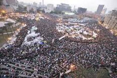 Plazas llenas de manifestantes