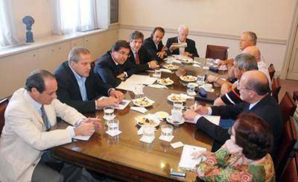 Docentes proponen llevar el incentivo docente a $ 300 para aliviar a las provincias