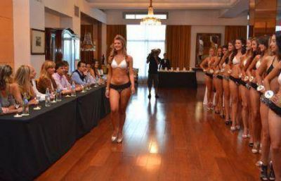 La � 39�. Reina Nacional del Mar� est� llegando�.