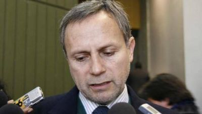 Hugo Cabral, con un pie en la Defensor�a del Pueblo 