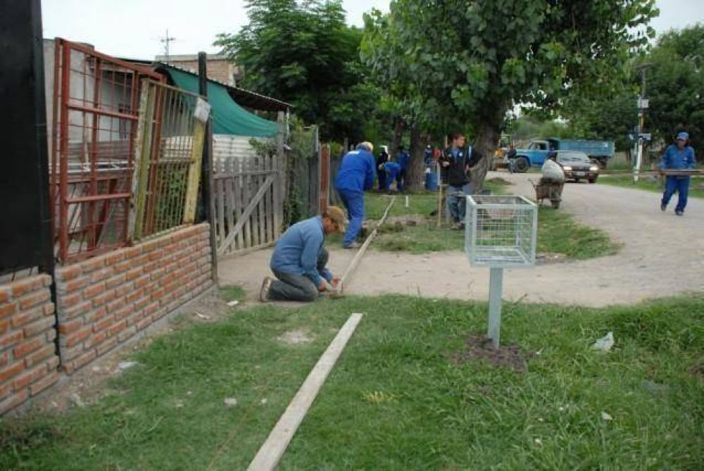 PTE. PERON - MEJORAMIENTOS EN LOS BARRIOS SANTA MAGDALENA Y SANTA ELENA: CONTIN�AN LOS TRABAJOS DEL PROMEBA