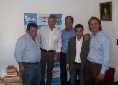 De Narv�ez, 'Pepe' Scioli y Amoroso recorrieron Vicente L�pez con Arena