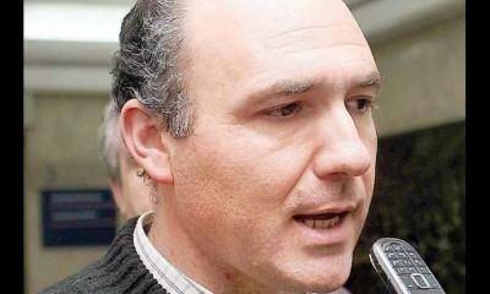 Carmona busca apoyo en la Naci�n y L�pez Puelles dice que sigue en carrera