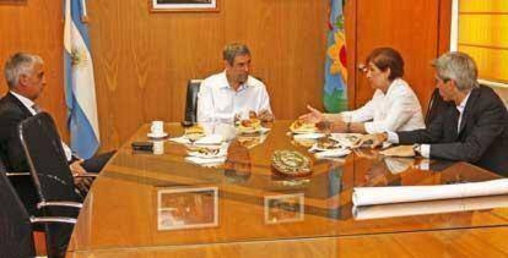 El Intendente Ferraresi recibi� al Ministro de Salud y Desarrollo Social de Santiago del Estero 